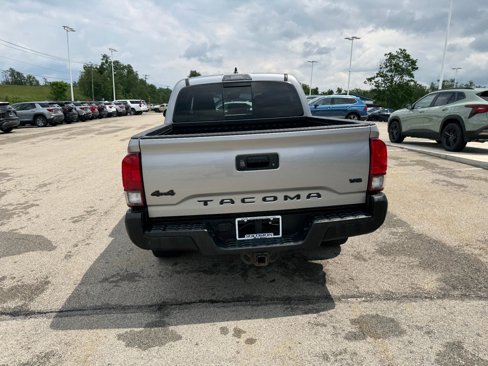 Used 2019 Toyota Tacoma SR image 4