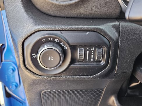 Used 2022 Jeep Wrangler Unlimited Sahara w/ Cold Weather Group image 32