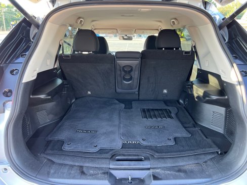Used 2018 Nissan Rogue SV w/ Premium Package image 17