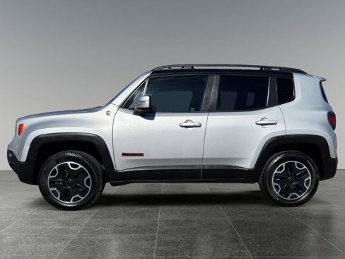 Used 2016 Jeep Renegade Trailhawk w/ Premium Trailhawk Package image 2