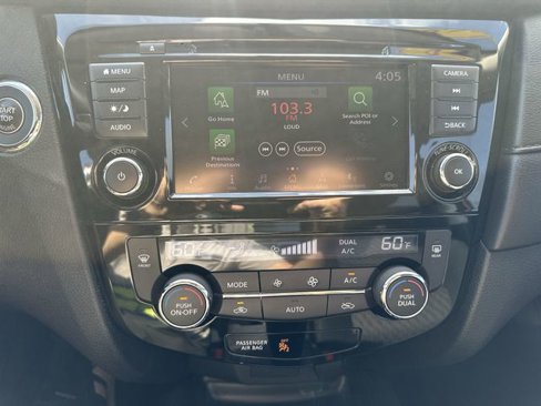 Used 2018 Nissan Rogue SV w/ Premium Package image 13