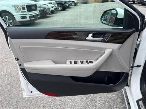 Used 2016 Hyundai Sonata Limited w/ Option Group 02 image 23