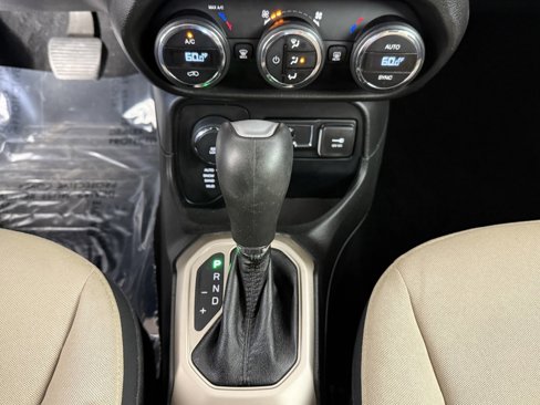 Used 2016 Jeep Renegade 75th Anniversary image 20