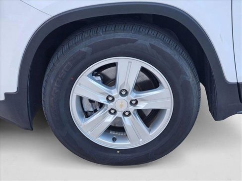 Used 2022 Chevrolet Trax LS w/ Tint and Cruise Package image 22