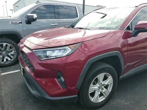 Used 2021 Toyota RAV4 XLE image 9