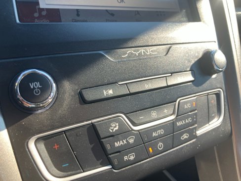 Used 2019 Ford Fusion SE w/ Equipment Group 151A image 21