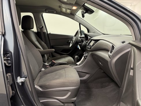 Used 2022 Chevrolet Trax LS w/ Tint and Cruise Package image 19