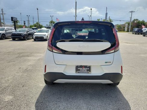 Used 2023 Kia Soul EX image 5