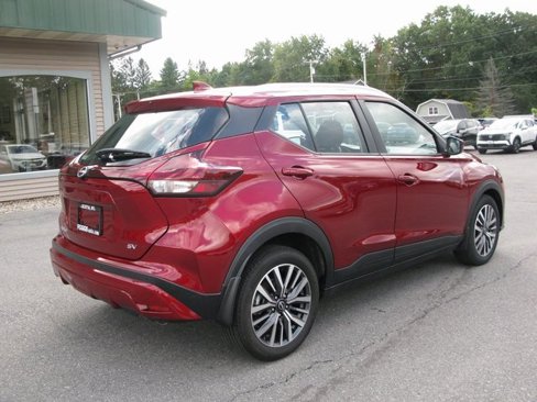 Used 2024 Nissan Kicks SV image 4