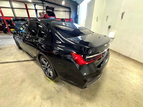 Used 2020 BMW 750i xDrive w/ M Sport Package image 3