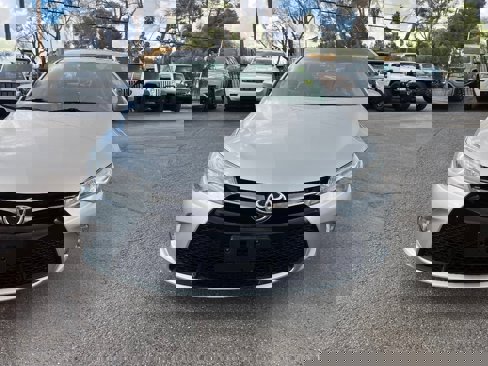 Used 2016 Toyota Camry SE image 12