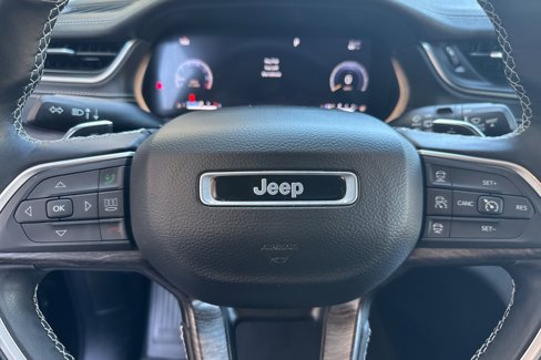 Used 2022 Jeep Grand Cherokee Limited image 23