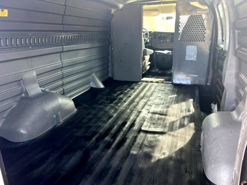 Used 2009 Chevrolet Express 1500 AWD image 6