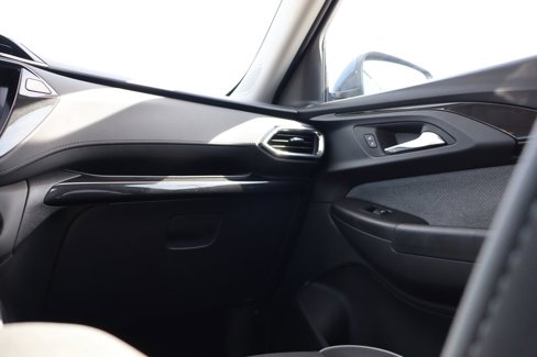 Used 2022 Chevrolet TrailBlazer LT w/ Convenience Package image 37