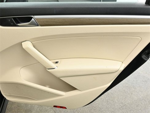 Used 2016 Volkswagen Passat 1.8T SE image 16