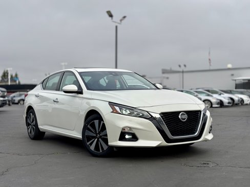 Used 2019 Nissan Altima 2.5 SV image 2