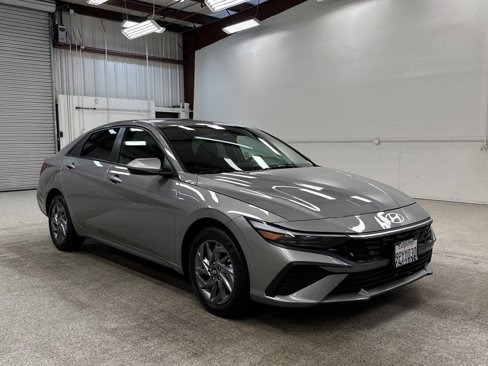 Used 2024 Hyundai Elantra Blue image 36