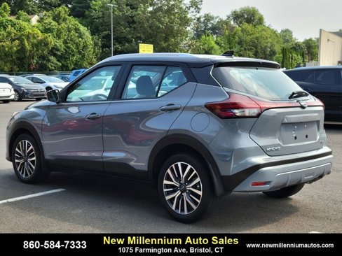 Used 2022 Nissan Kicks SV image 3