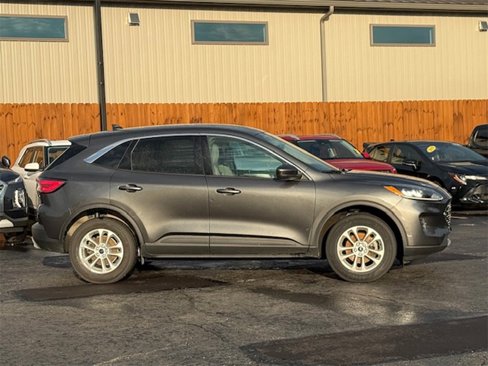 Used 2020 Ford Escape SE image 3