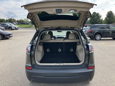 Used 2019 Jeep Cherokee Latitude w/ Cold Weather Group image 16