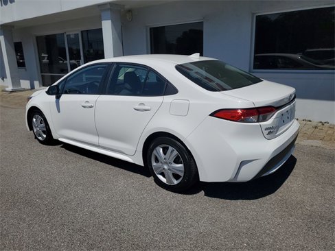 Used 2021 Toyota Corolla LE image 2