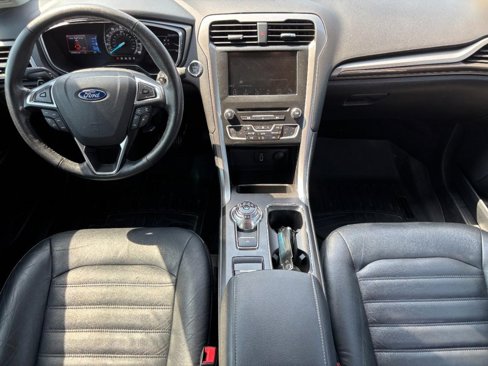 Used 2017 Ford Fusion SE w/ Fusion SE Technology Package image 11