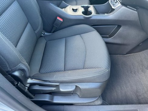 Used 2024 GMC Terrain SLE image 17