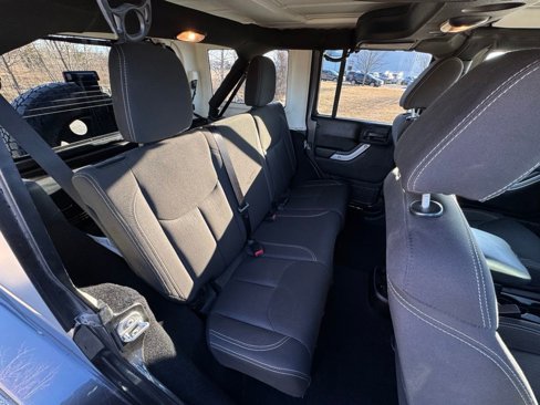 Used 2017 Jeep Wrangler Unlimited Sahara w/ Connectivity Group image 43