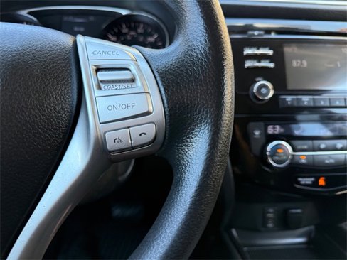 Used 2016 Nissan Rogue SV image 22