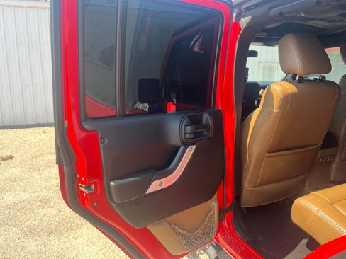 Used 2011 Jeep Wrangler Unlimited Rubicon w/ Connectivity Group image 26
