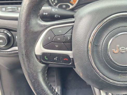 Used 2020 Jeep Renegade Latitude w/ Cold Weather Group image 29