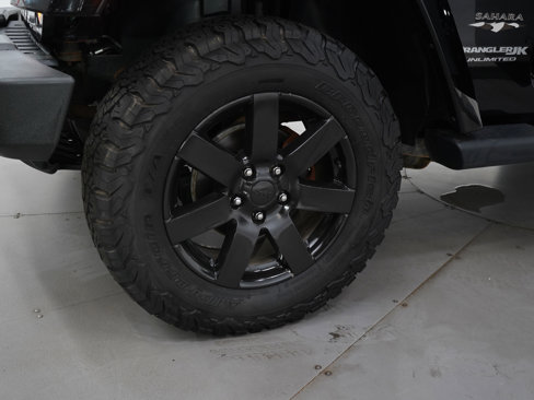 Used 2018 Jeep Wrangler Unlimited Sahara w/ Dual Top Group image 29