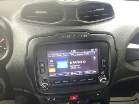 Used 2015 Jeep Renegade Limited image 27