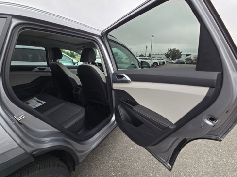New 2025 Volkswagen Taos SE image 13