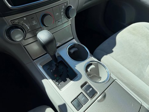 Used 2013 Toyota Highlander Plus image 19