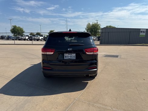 Used 2017 Kia Sorento LX w/ LX V6 Convenience Package image 4