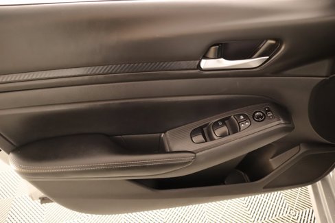 Used 2024 Nissan Altima 2.5 SV image 14