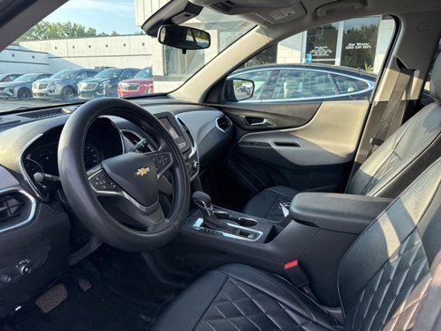 Used 2023 Chevrolet Equinox LS w/ LS Convenience Package image 4