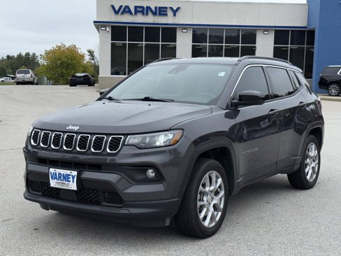 Used 2024 Jeep Compass Latitude image 1