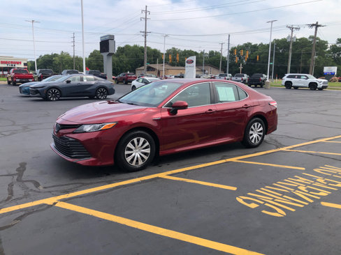 Used 2019 Toyota Camry LE image 4