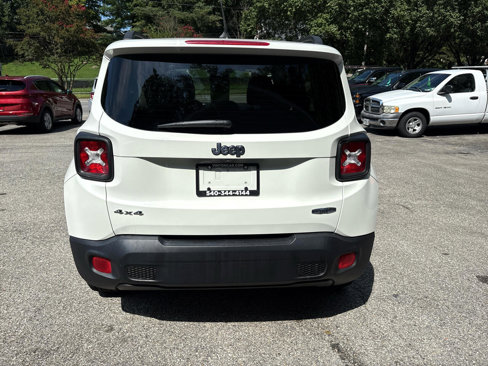 Used 2016 Jeep Renegade Latitude w/ Popular Equipment Group image 4
