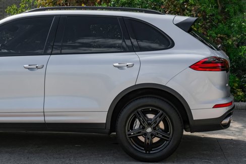 Used 2016 Porsche Cayenne S image 18