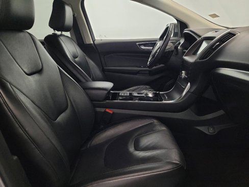 Used 2020 Ford Edge Titanium image 21