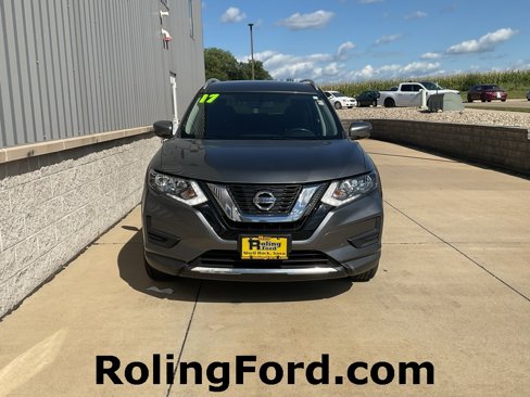 Used 2017 Nissan Rogue SV image 4