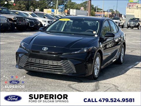Used 2025 Toyota Camry LE image 12
