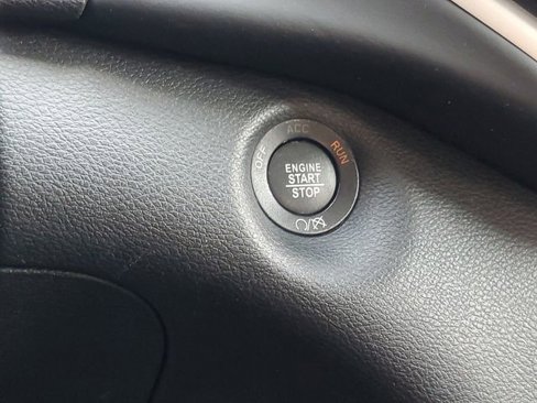Used 2018 Jeep Cherokee Overland image 19