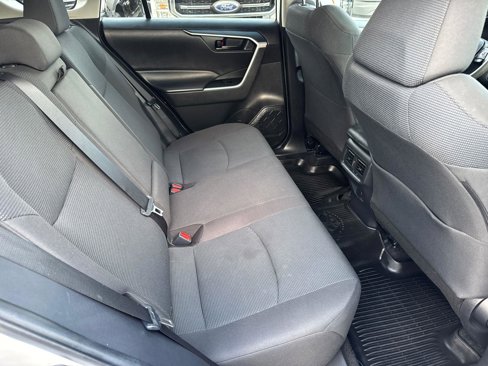 Used 2022 Toyota RAV4 LE image 18