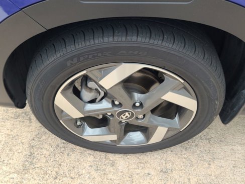 Used 2024 Hyundai Venue Limited image 9