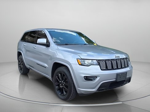 Used 2019 Jeep Grand Cherokee Altitude image 3