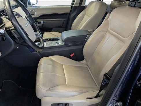 Used 2019 Land Rover Discovery SE image 17